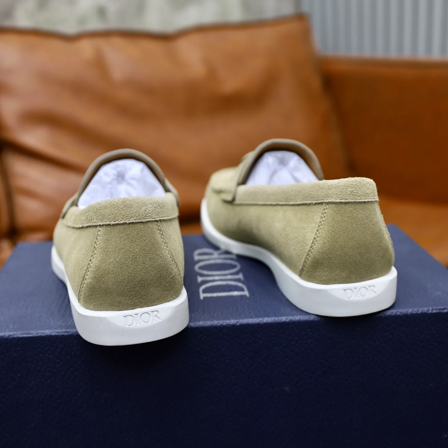 Ex-factory price: 540🙅‍♂️🙅‍♂️🙅‍♂️ Brand: Dior DIOR Standard code: Men's code 38/44 (45 can be customized) Grade: Same as the official website Material: Original cowhide stitching, cowhide lining, original TPU wear-resistant soft outsole Style categories: Leisure and sports version, footwear for driving, young fashion, European and American trends, British style Color: actual picture color